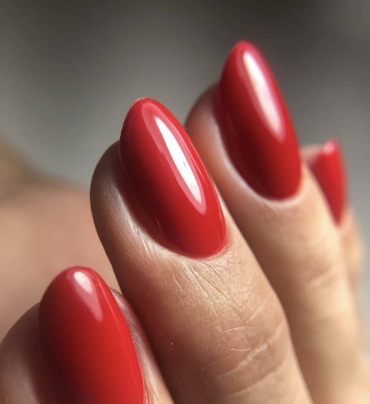 Almond fingernails in glossy classic red
